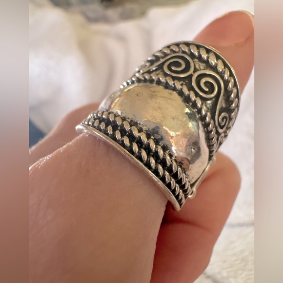 Armor Style Silver Ring with stretchy flexible fit band - Picture 6 of 6